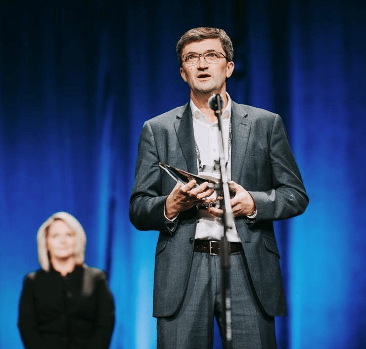 Paul Roberts Accepting Hangar Award