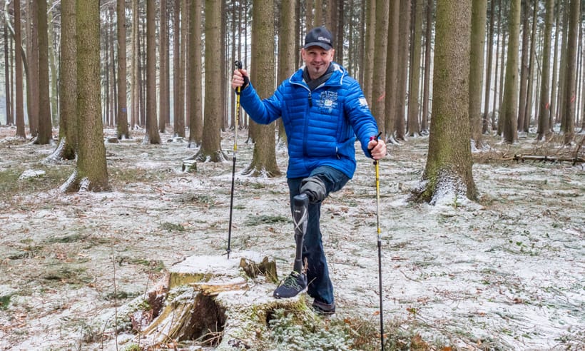 Amputee Mathias wearing a Linx prosthetic leg and hiking in the snow